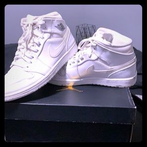 Air Jordan 1’s mid